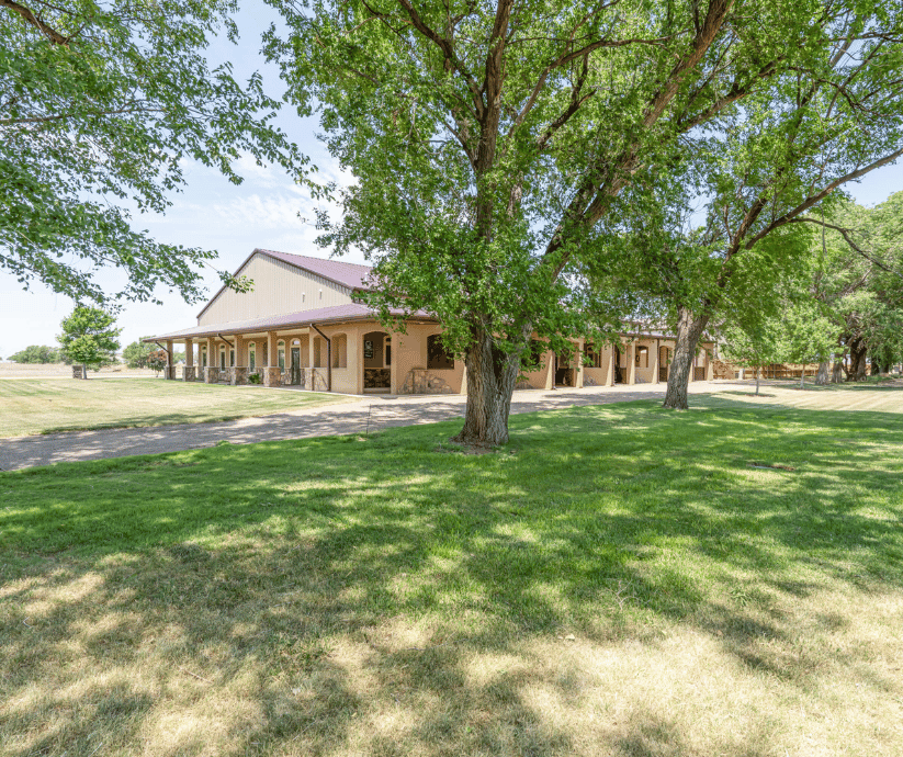 1700 Country Club Road, Dalhart, Hartley, Texas, United States 79022, 4 Bedrooms Bedrooms, ,5 BathroomsBathrooms,Single Family Home,Residential Properties,Country Club Road,1401