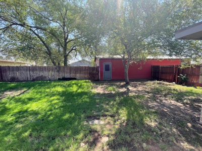 901 & 903 Margaret, Dalhart, Dallam, Texas, United States 79022, 6 Bedrooms Bedrooms, ,4 BathroomsBathrooms,Single Family Home,Residential Properties,Margaret,1422